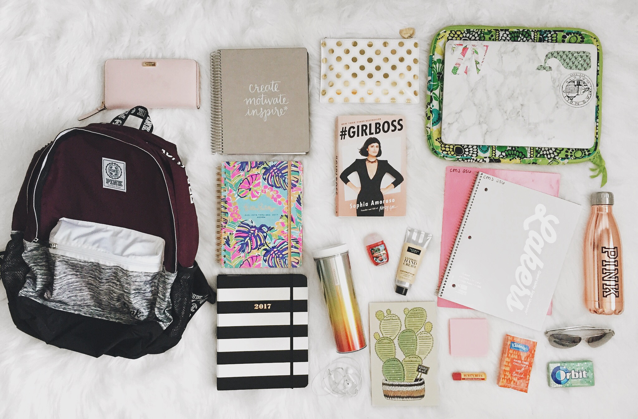 What's In My Backpack: My Everyday Essentials! – Simply Tess
